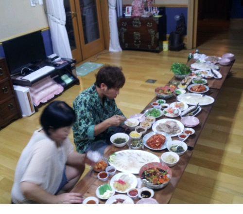 연예계 마당발 유세윤 생파.jpg