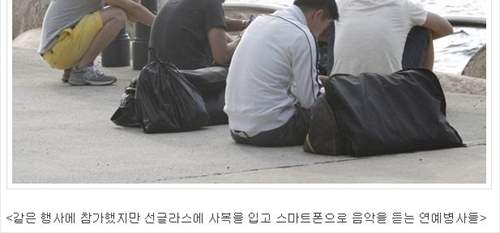 군대가서도 연예인 행세?.jpg