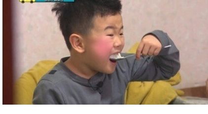 하정우를 이을 먹방남.jpg