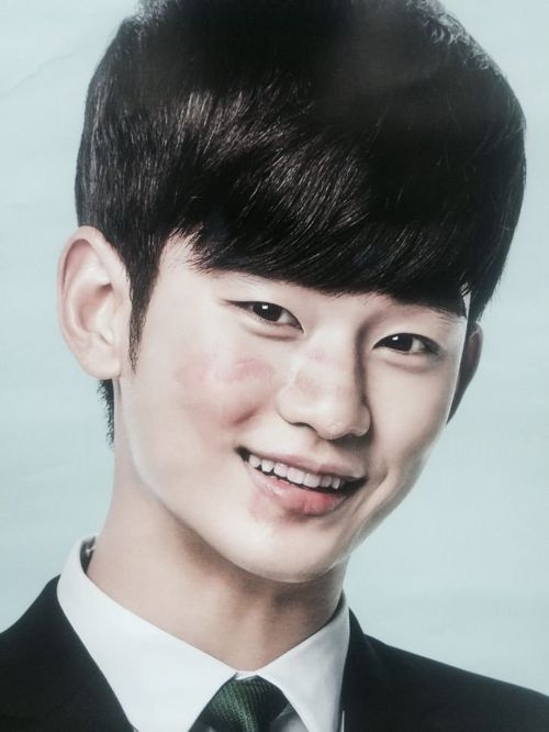 은행의 김수현.jpg