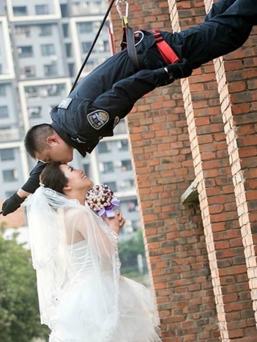 중국 경찰특공대의 웨딩사진