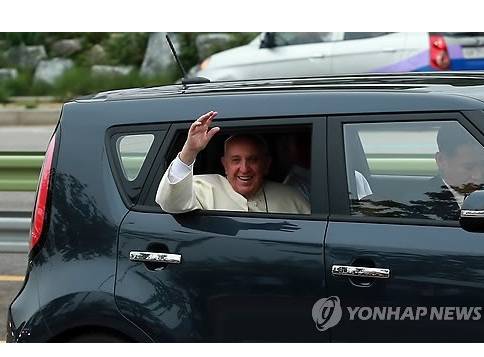 지나가는데 누가 차 창문밖으로 막 손을 흔들었다