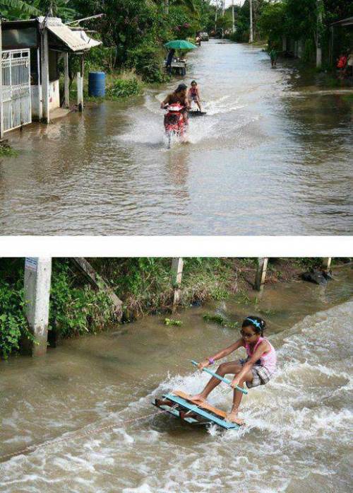 홍수에 대처하는 태국인들의 자세