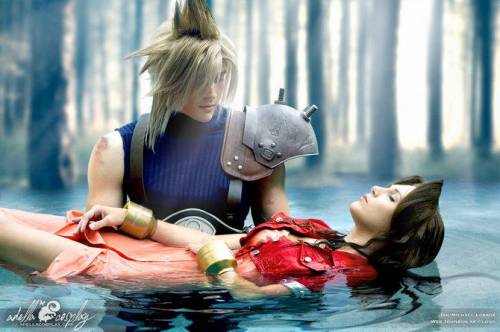 FF7의 명씬을 연기한 양덕 코스튬.jpg