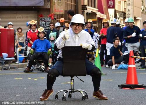 일본 동경에서 열린 사무실의자 빨리가기 대회