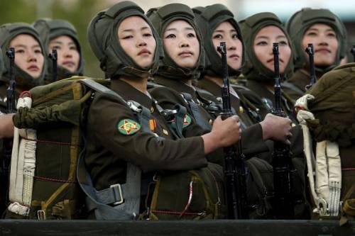 외신들이 공개한 북한 열병식.jpg