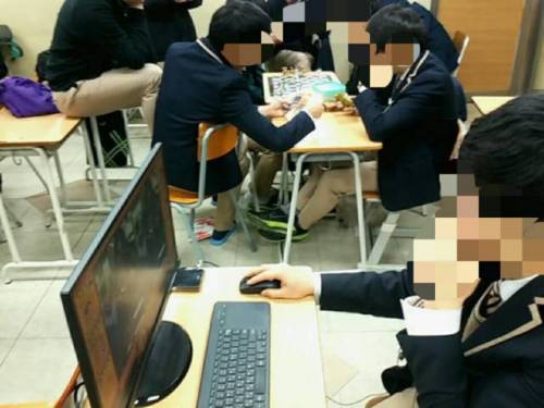 수능 끝난 고3을 교실에 가두면