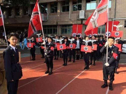 대만 어느 고등학교 축제.jpg