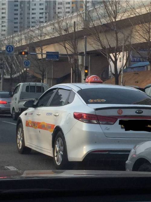 출근길에 본 신기한 택시.jpg