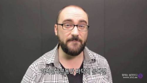 땅에 떨어진 음식은 5초 안에만 주워먹으면 된다.jpg