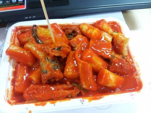 떡볶이 vs 떡볶이