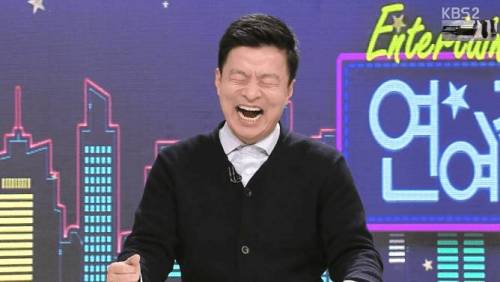 연예가중계 오프닝에서 드립치는 신현준.jpg