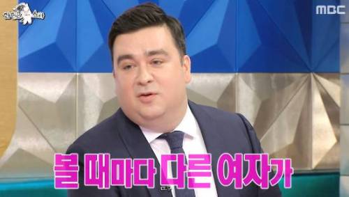 탈북 여성에게 가나산 초콜릿으로 작업.jpg