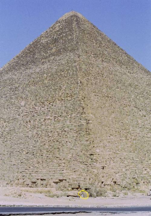 피라미드 실제 크기 체감.jpg