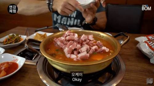 줄리엔 강이 김치찌개 먹는 방법.jpg