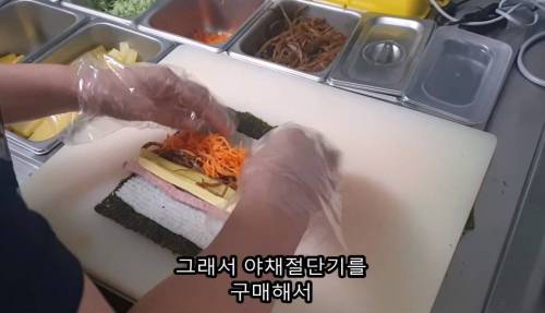 [스압] 인건비 때문에 기계화된 요즘 김밥집.jpg