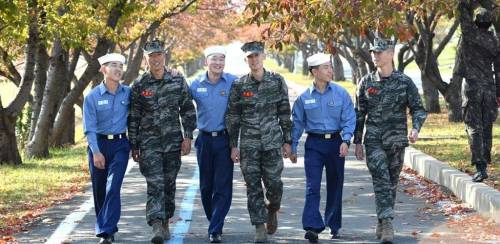 대한민국 군복 위장능력.jpg