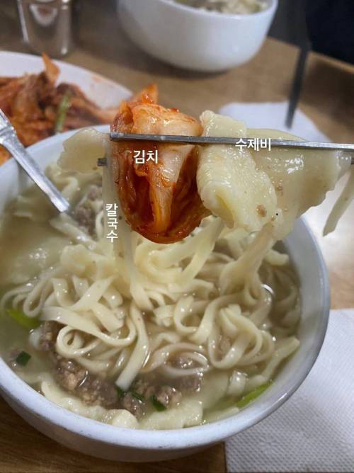 [스압] 칼국수에 존나 진심인 배우의 칼국수 맛집 정보 모음.jpg