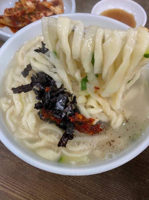 [스압] 칼국수에 존나 진심인 배우의 칼국수 맛집 정보 모음.jpg