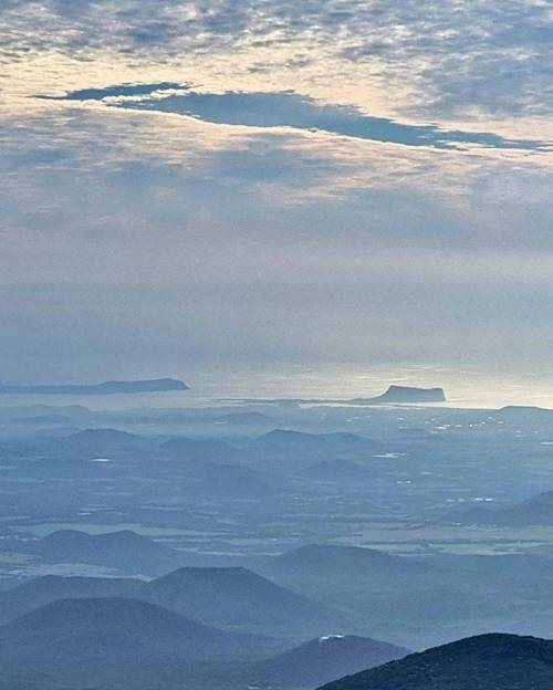 한라산 정상에서 본 제주.jpg