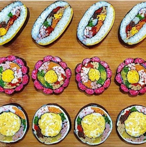 김밥으로 예술하는 엄마.jpg