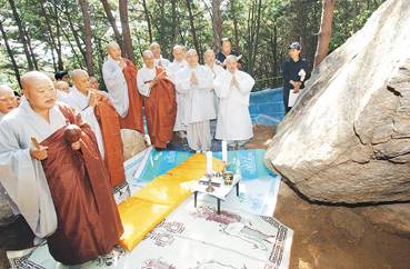 경주 남산에서 발견된 불상 레전드