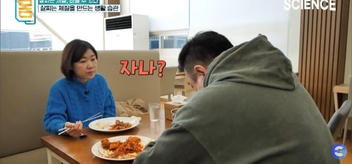 몇년간 잘못된 방법으로 간헐적 단식한 사람의 식곤증 정도.jpg