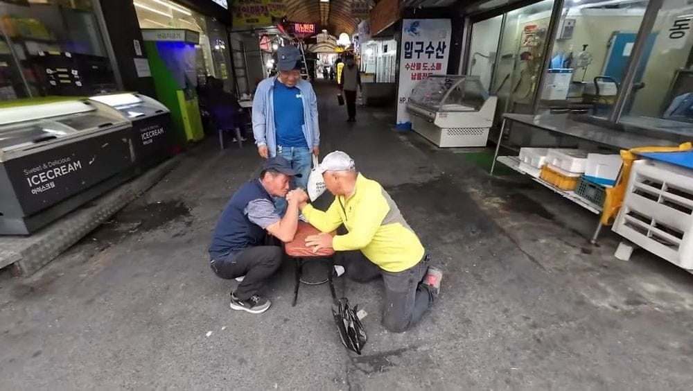 외국 유튜버가 한국 여행 중 본 진귀한 모습