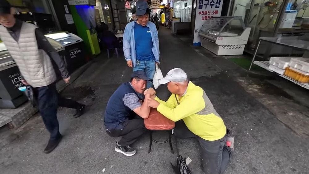 외국 유튜버가 한국 여행 중 본 진귀한 모습