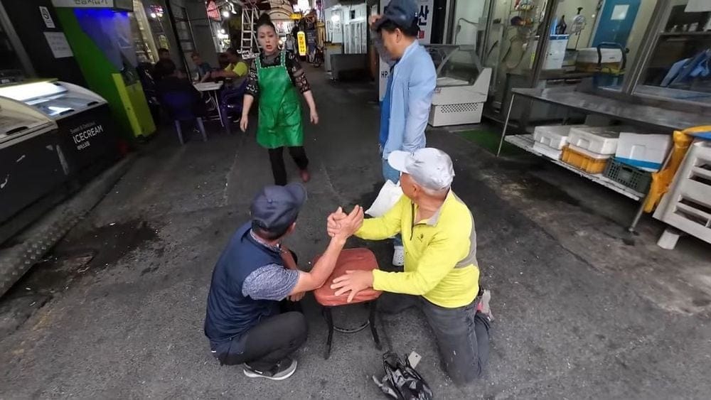 외국 유튜버가 한국 여행 중 본 진귀한 모습