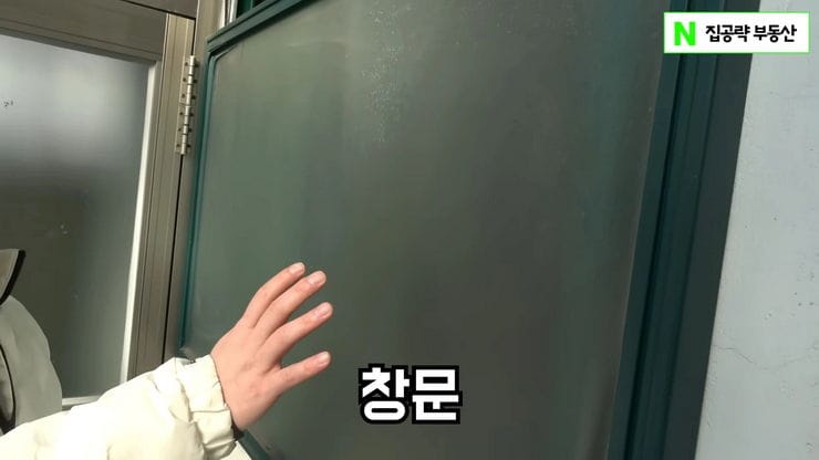 엽기] 방은 1평, 화장실은 2평인 월세집.jpg