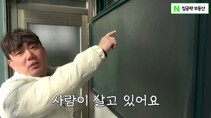 엽기] 방은 1평, 화장실은 2평인 월세집.jpg