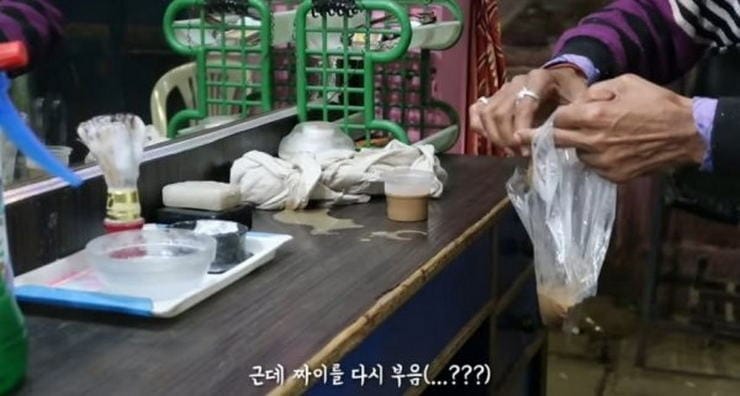 인도 이발소를 간 여자 유튜버.jpg