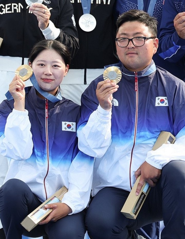 2관왕이 되어 넘나 기뻐하는 김우진 선수.jpg