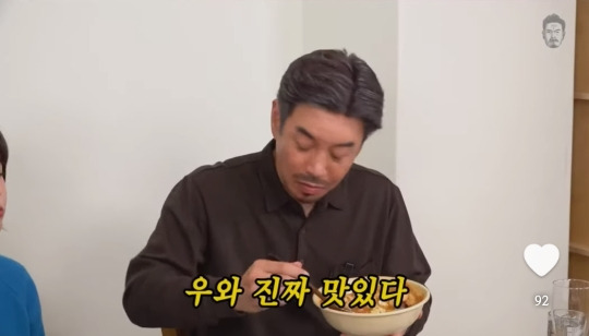 				먹방 유튜버의 중국집 볶음밥 맛도리로 먹는법