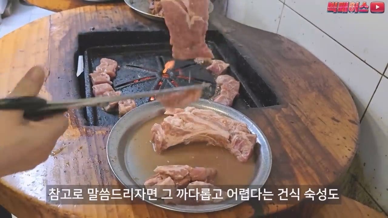 믿거나 말거나 실온에서 2달 숙성시킨다는 유명 돼지갈비집.jpg