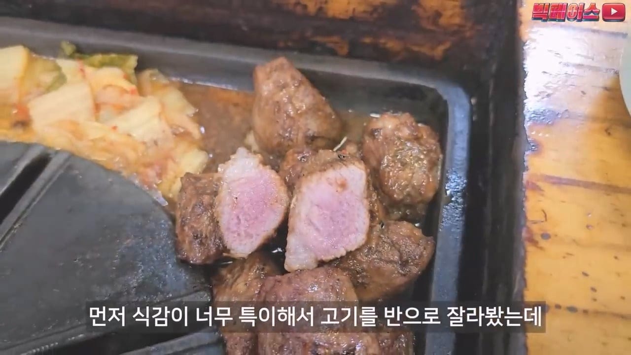 믿거나 말거나 실온에서 2달 숙성시킨다는 유명 돼지갈비집.jpg