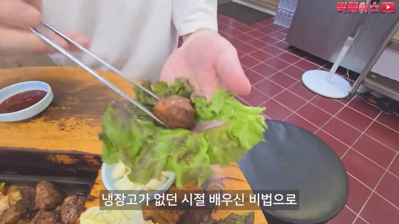 믿거나 말거나 실온에서 2달 숙성시킨다는 유명 돼지갈비집.jpg