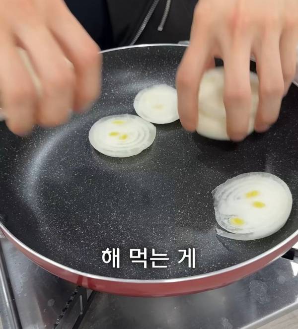 남자 아이돌이 빡세게 관리할때 먹는 하루 세끼 음식량.jpg