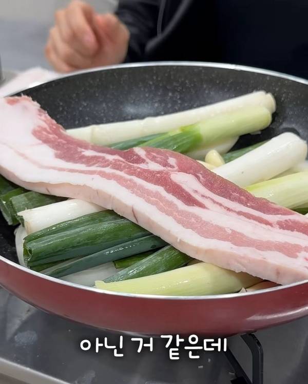 남자 아이돌이 빡세게 관리할때 먹는 하루 세끼 음식량.jpg