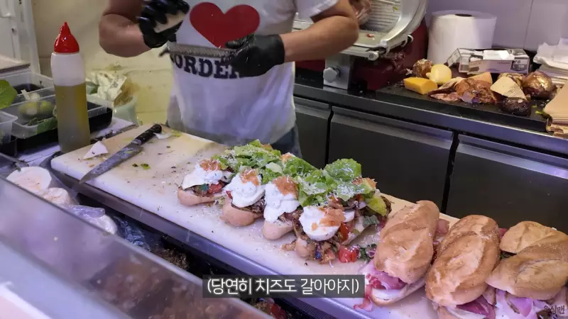 이탈리아에 있다는 맛있는 샌드위치.jpg