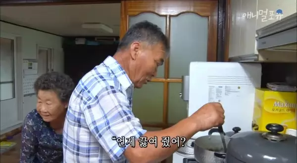 치매 걸린 아내가 4년만에 끓여준 미역국..jpg