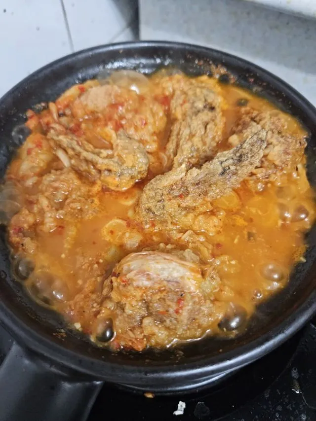 김치+후라이드치킨 퓨전찌개